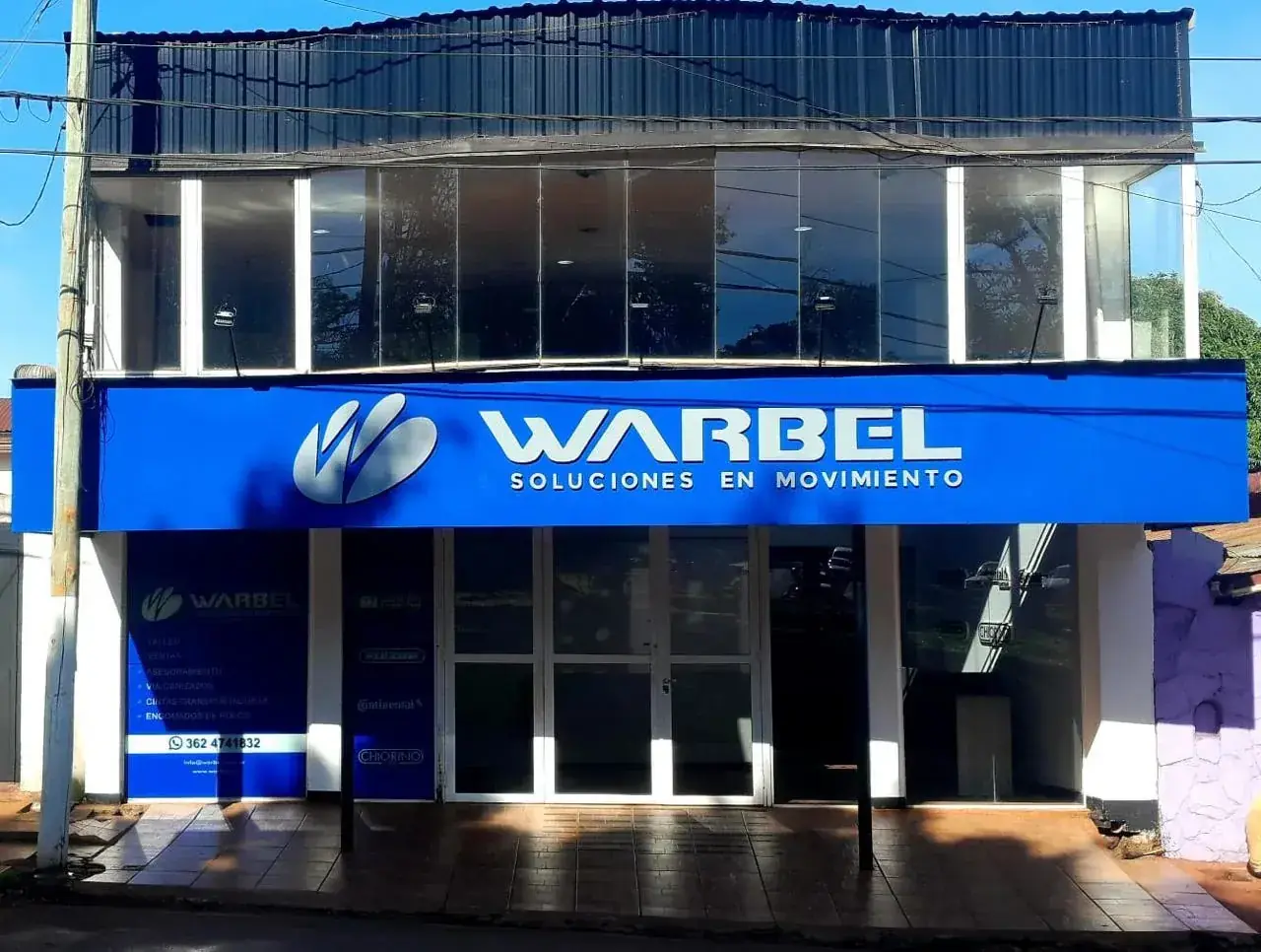 Fachada sucursal Warbel Eldorado, Misiones — vista frontal